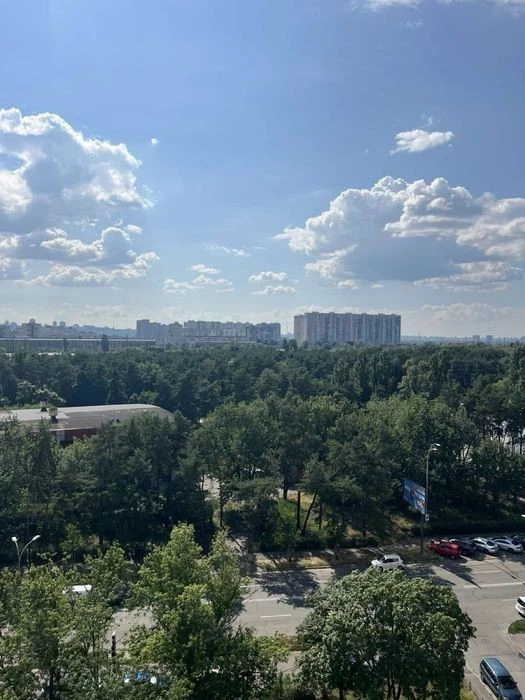 For sale 1-room apartment. Metro "Darnytsia", Romana Mstislavycha Street