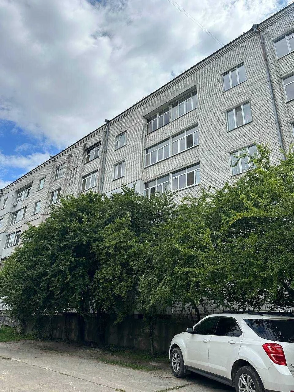 Продаж 4-кімнатної квартири — вул. Нафтовиків, район Масани