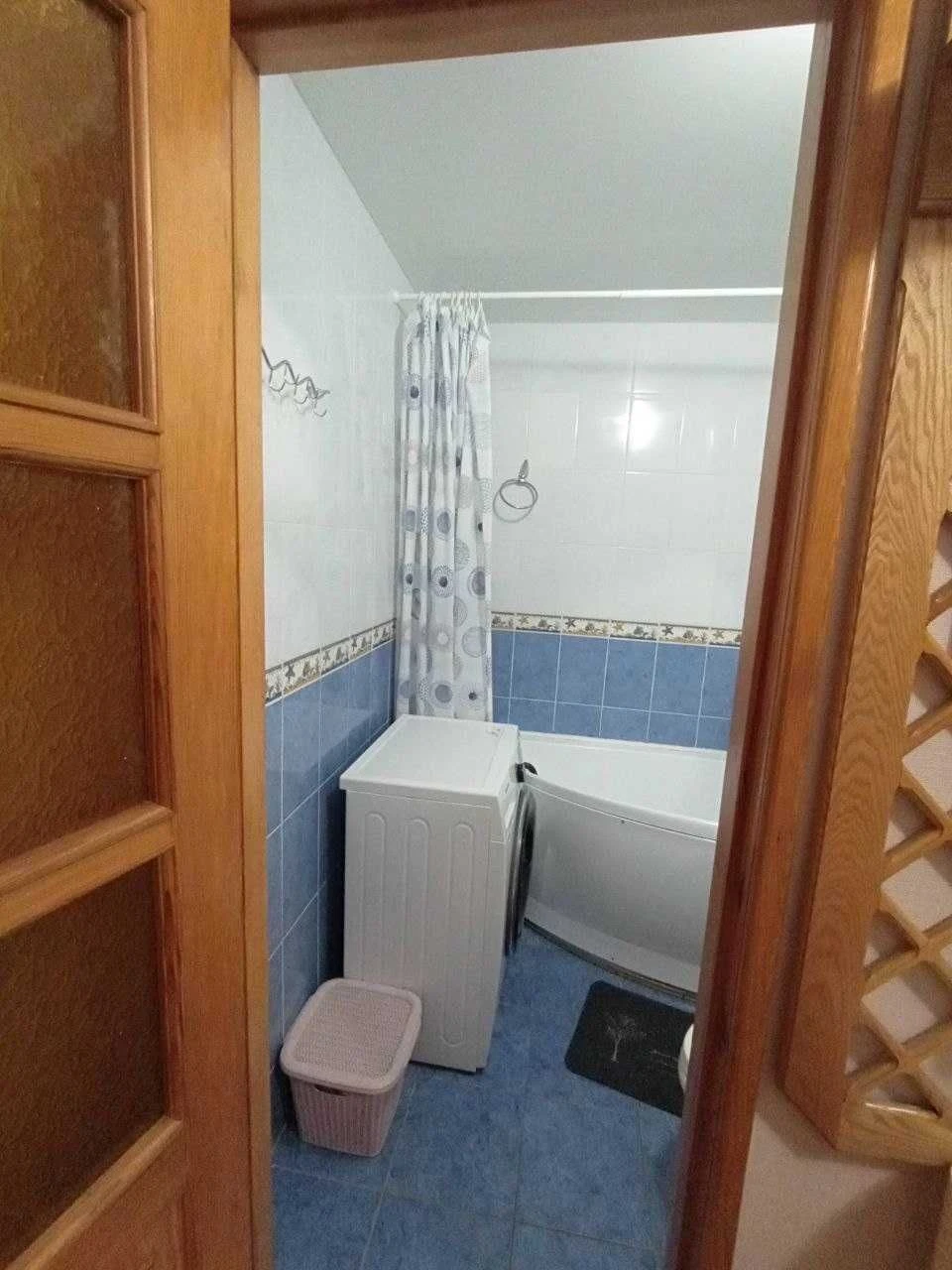 Продам 2-кімнатну гостинку. Р-н Одеської.