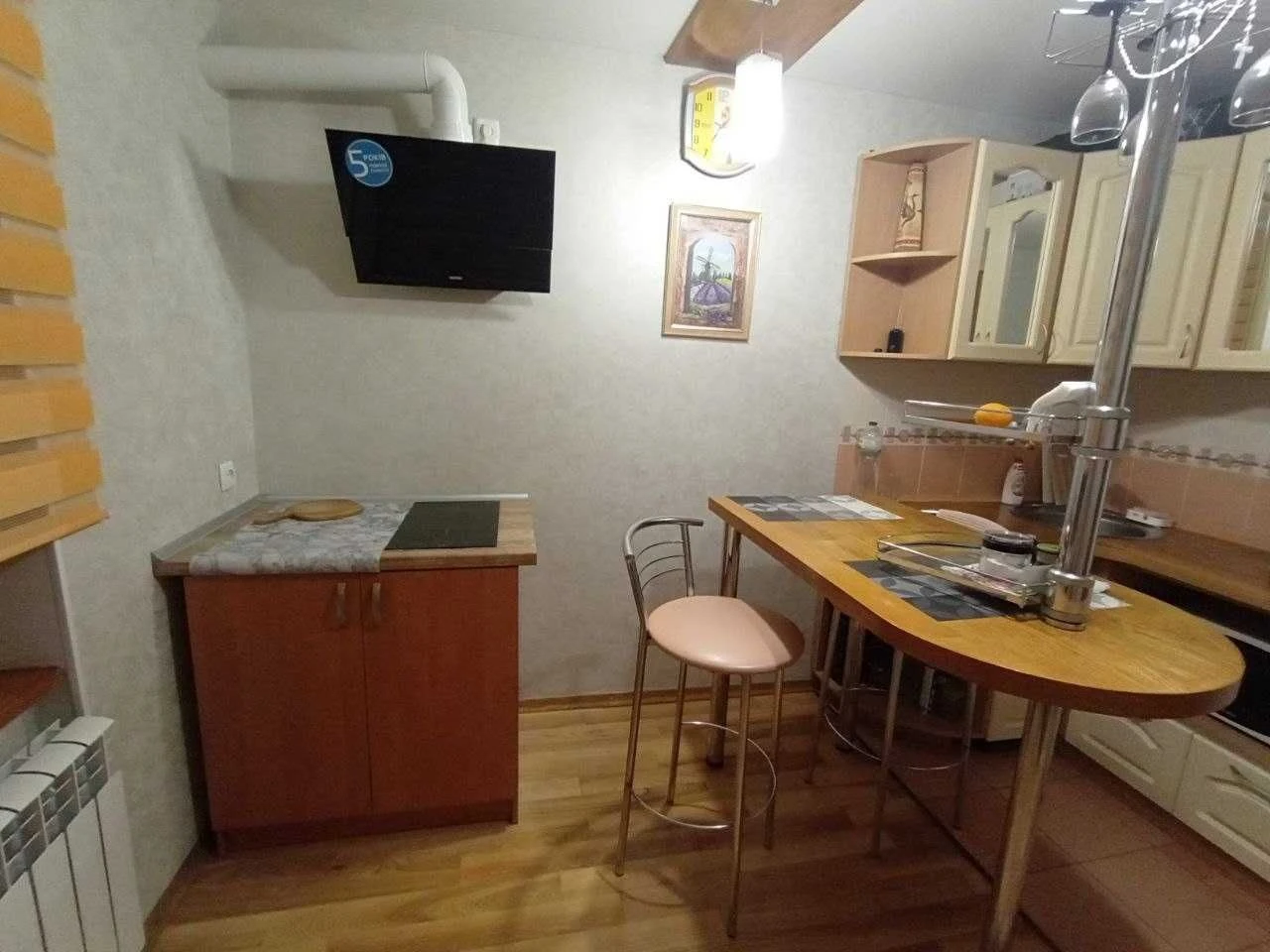 Продам 2-кімнатну гостинку. Р-н Одеської.
