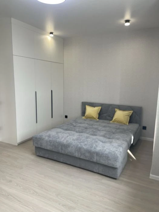 Продам 2 комнатну квартиру поруч метро  Індустріальна