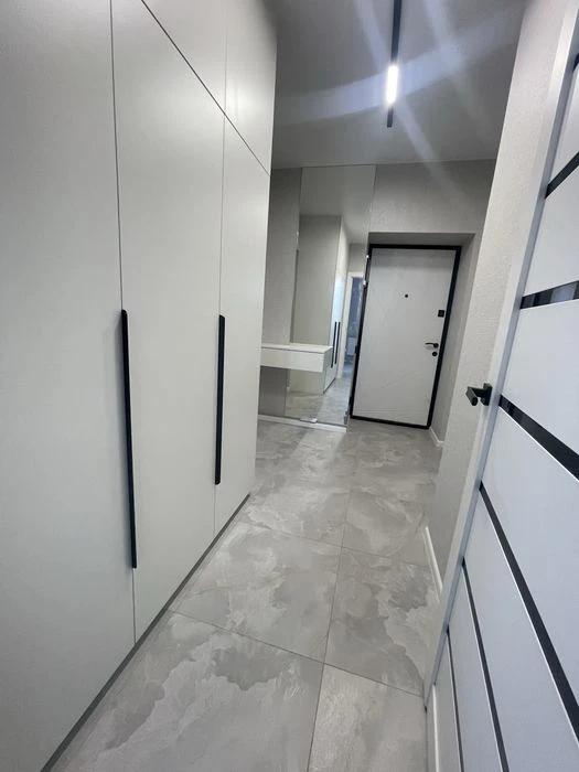 Продам 2 комнатну квартиру поруч метро  Індустріальна