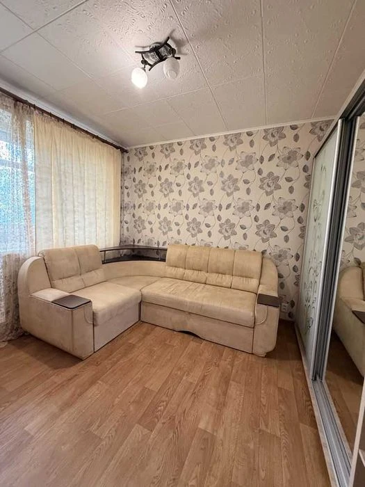 Three-room apartment for sale near Kholodnaya Gora metro station. Poltavsky Shlyakh.