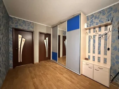 Three-room apartment for sale near Kholodnaya Gora metro station. Poltavsky Shlyakh.