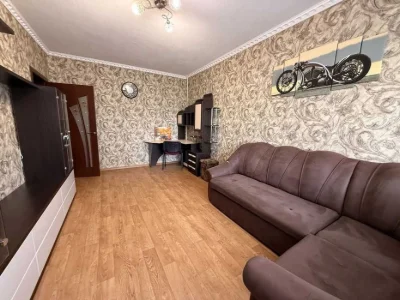 Three-room apartment for sale near Kholodnaya Gora metro station. Poltavsky Shlyakh.