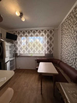 Three-room apartment for sale near Kholodnaya Gora metro station. Poltavsky Shlyakh.