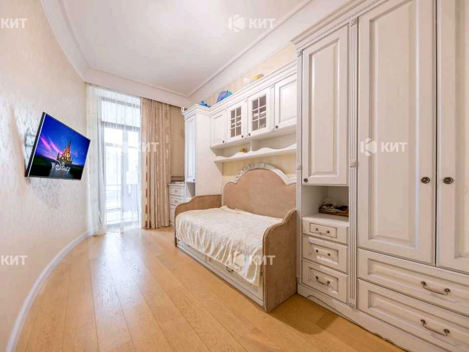 Apartment. Kharkiv, European St. (Novgorodska)