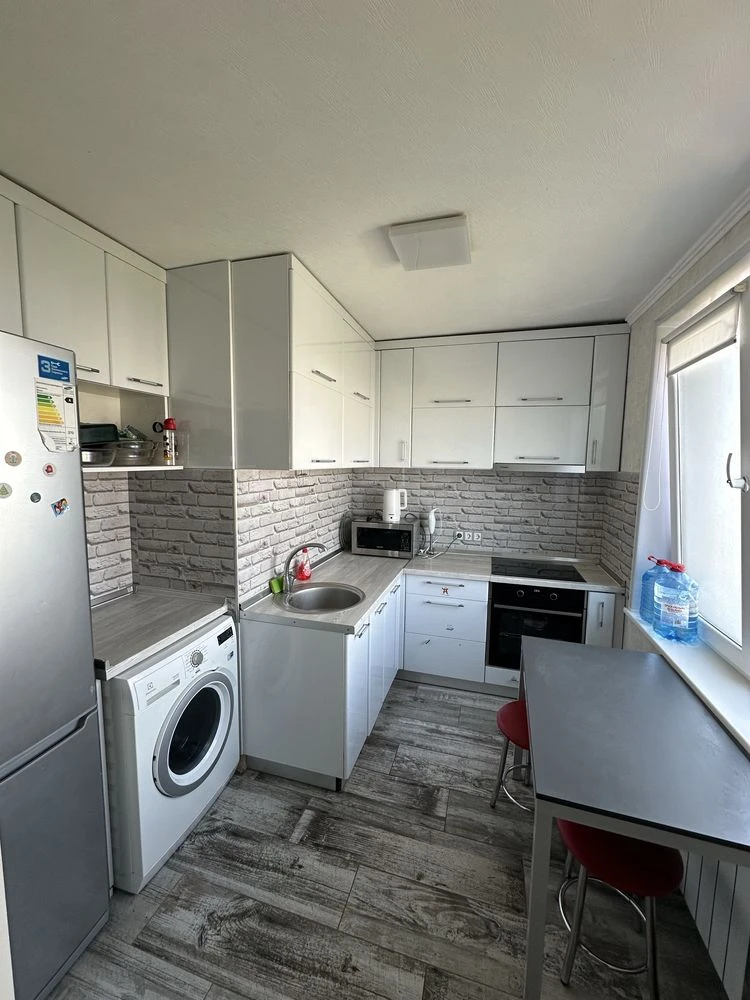 Selling 3-room apartment 10/12 on Alekseevka (Solnechnaya) Certificate