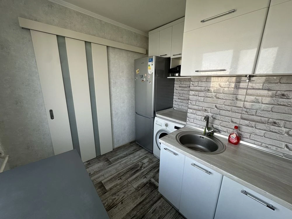 Selling 3-room apartment 10/12 on Alekseevka (Solnechnaya) Certificate
