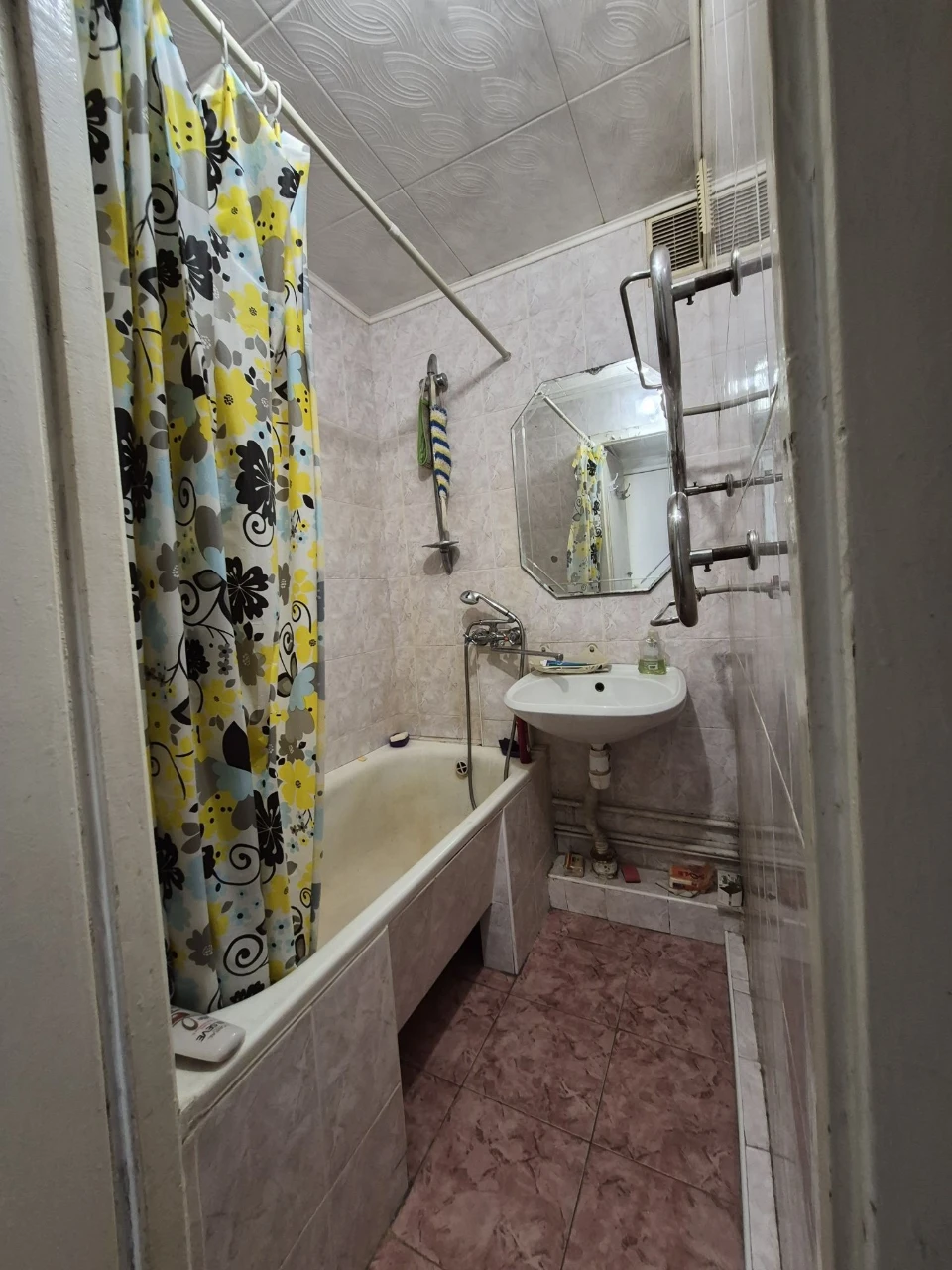 LS13 Alekseevskaya metro station, 1 apartment on the 3rd floor for sale.