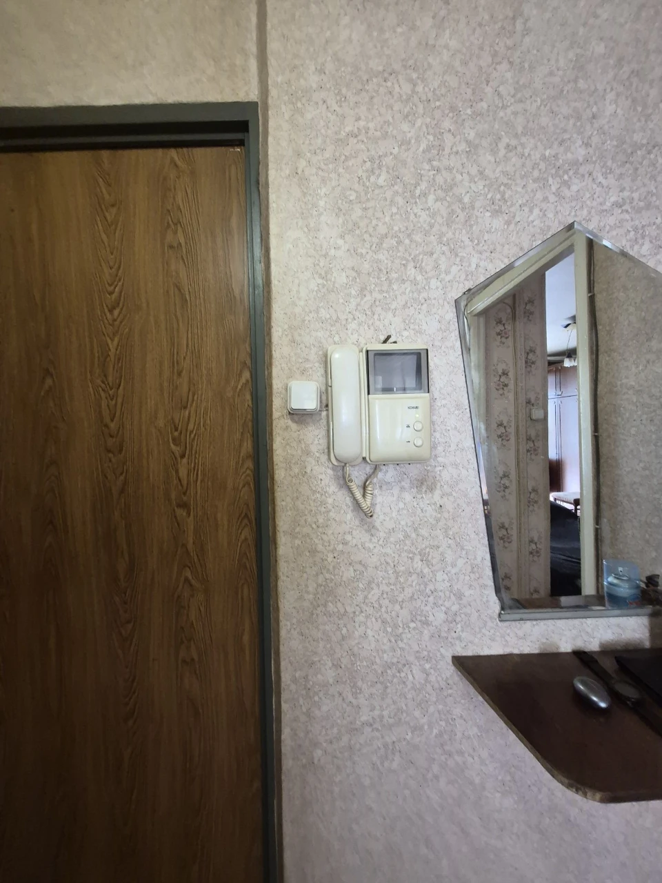 LS13 Alekseevskaya metro station, 1 apartment on the 3rd floor for sale.