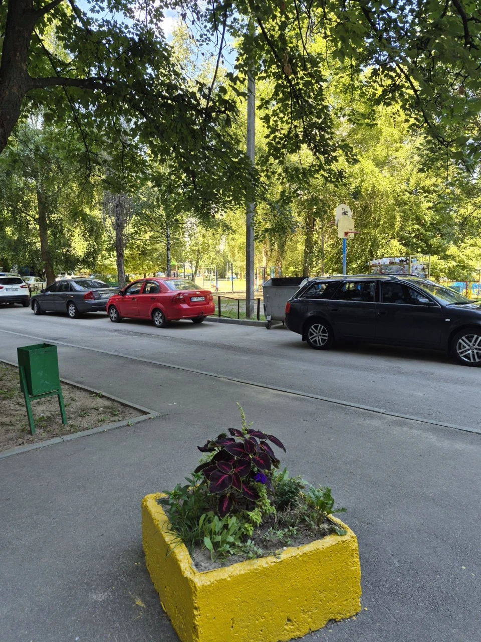 LS13 Alekseevskaya metro station, 1 apartment on the 3rd floor for sale.