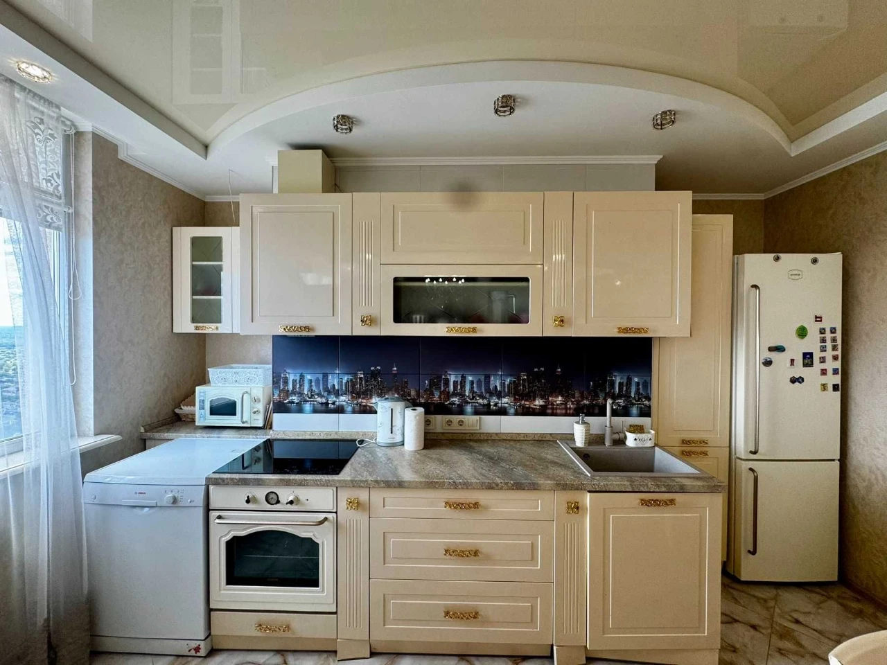 Stylish 3-room premium class apartment for sale in the residential complex "At