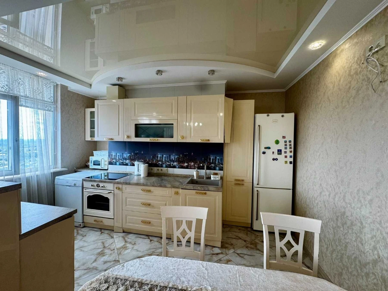 Stylish 3-room premium class apartment for sale in the residential complex "At
