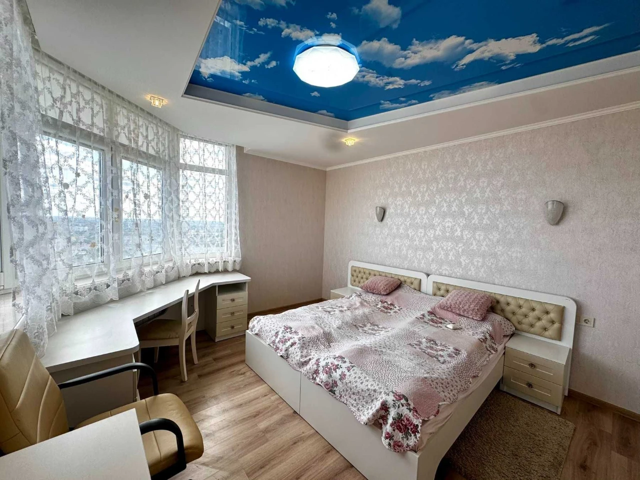 Stylish 3-room premium class apartment for sale in the residential complex "At