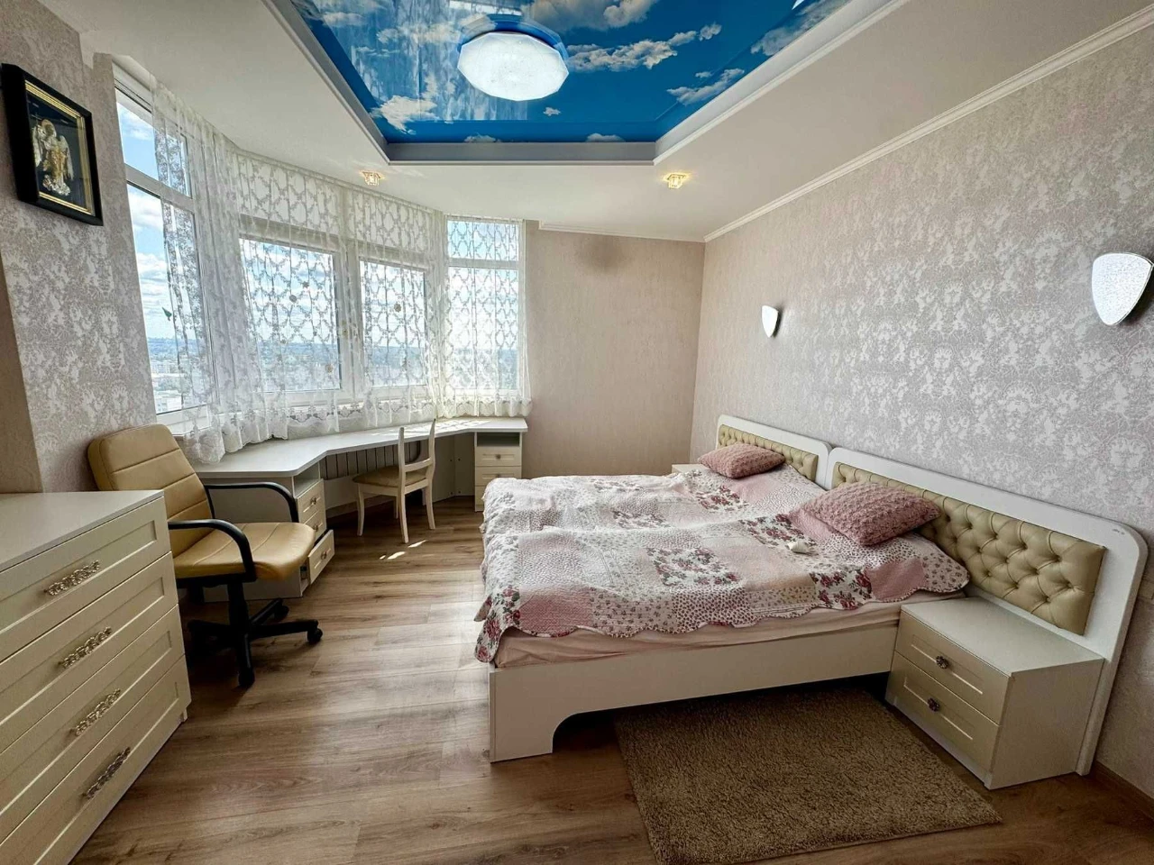 Stylish 3-room premium class apartment for sale in the residential complex "At