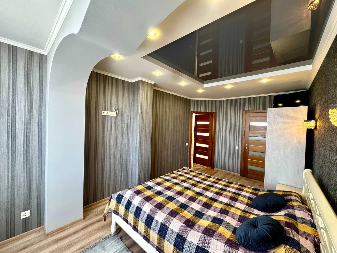 Stylish 3-room premium class apartment for sale in the residential complex "At