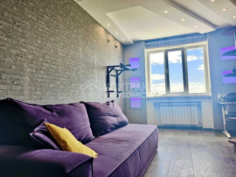 For sale, 3-room apartment. 128A, Heroyiv Kharkiv Ave.