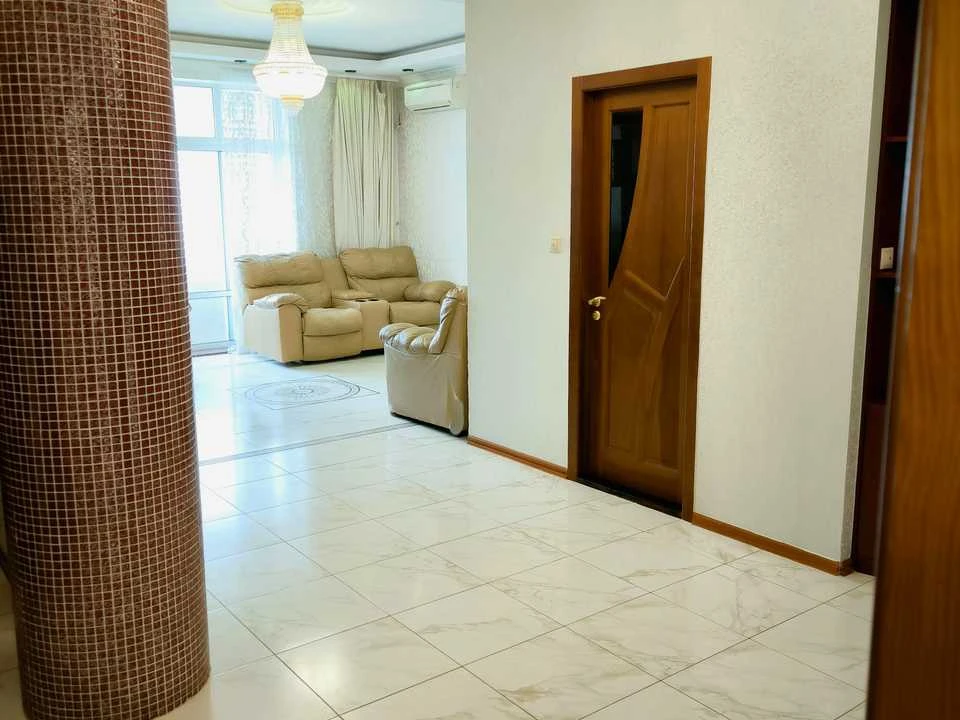 Apartment. Kharkiv, Gvardeytsiv-Shyronintsiv st.