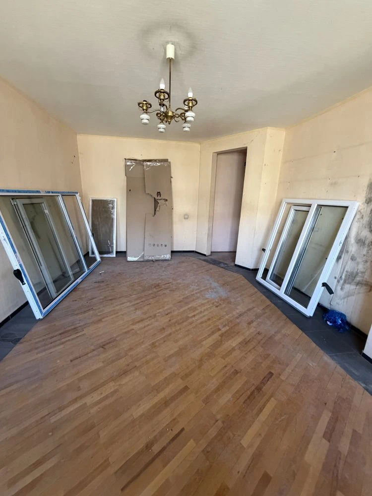 Nauki 32! One-bedroom apartment for sale, 32 m2, ready for renovation. 2/5