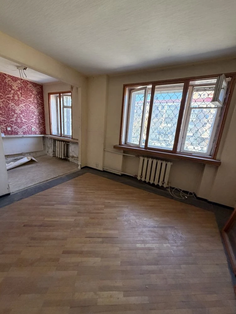 Nauki 32! One-bedroom apartment for sale, 32 m2, ready for renovation. 2/5