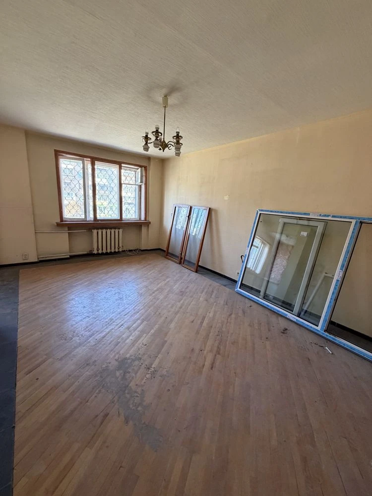 Nauki 32! One-bedroom apartment for sale, 32 m2, ready for renovation. 2/5