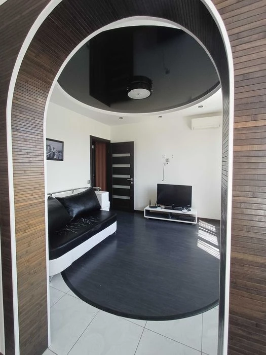 EX! Two-room apartment for sale with major renovations near Maselskogo metro station.