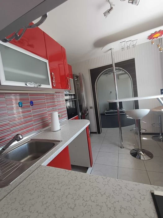 EX! Two-room apartment for sale with major renovations near Maselskogo metro station.