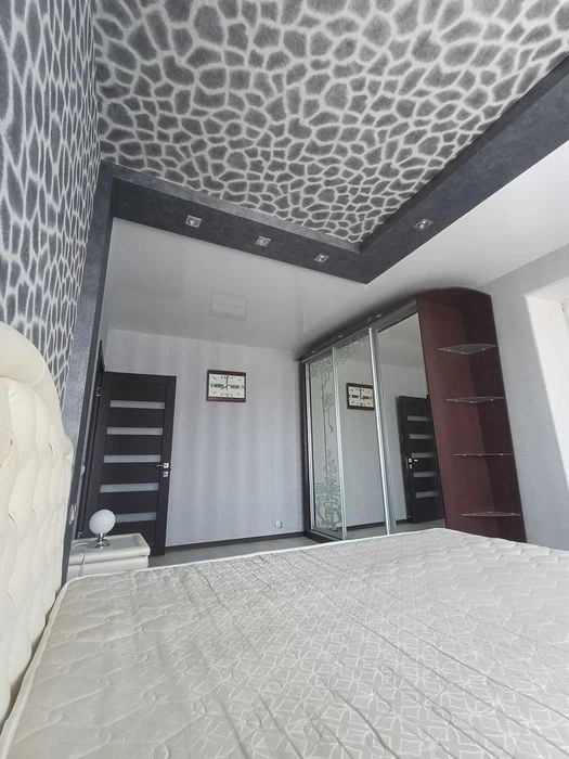 EX! Two-room apartment for sale with major renovations near Maselskogo metro station.