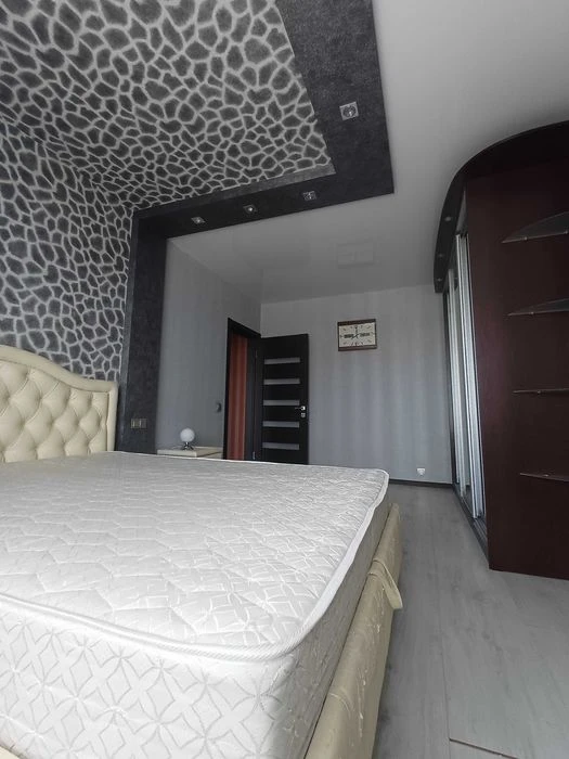 EX! Two-room apartment for sale with major renovations near Maselskogo metro station.