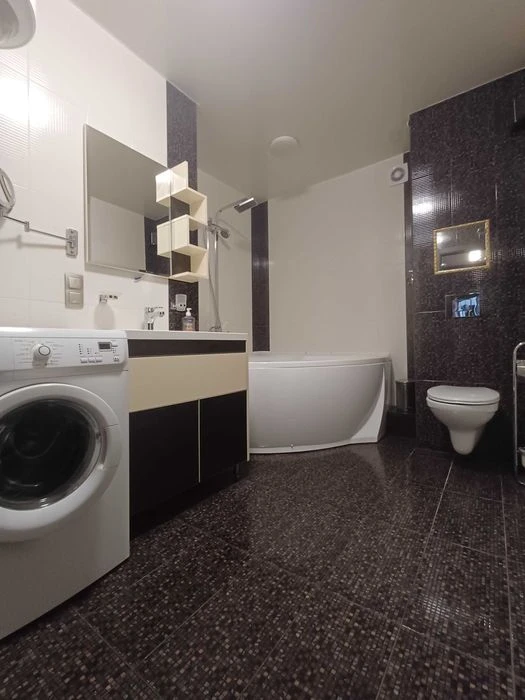 EX! Two-room apartment for sale with major renovations near Maselskogo metro station.