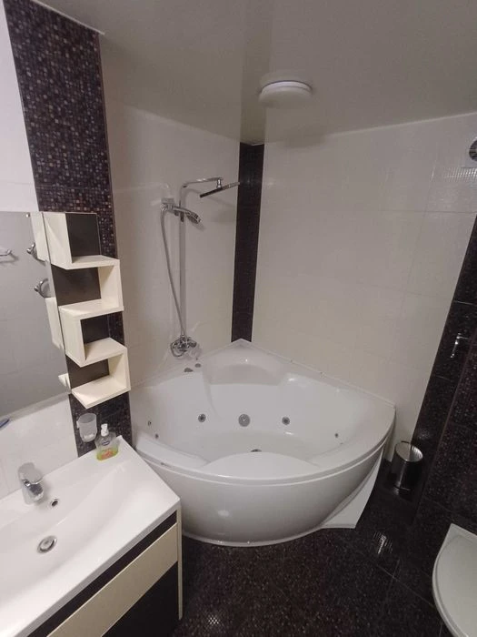 EX! Two-room apartment for sale with major renovations near Maselskogo metro station.