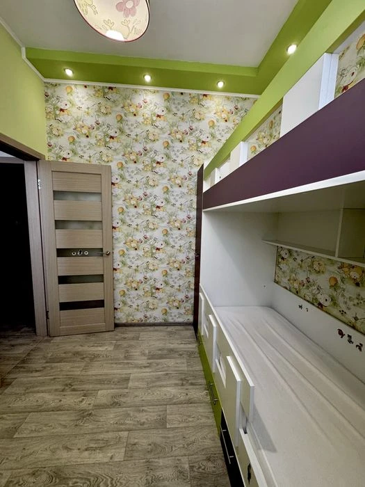 Selling a two-level apartment with an attic in the Zhuravlevsky residential complex.
