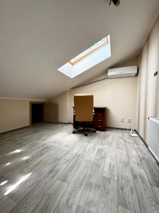 Selling a two-level apartment with an attic in the Zhuravlevsky residential complex.