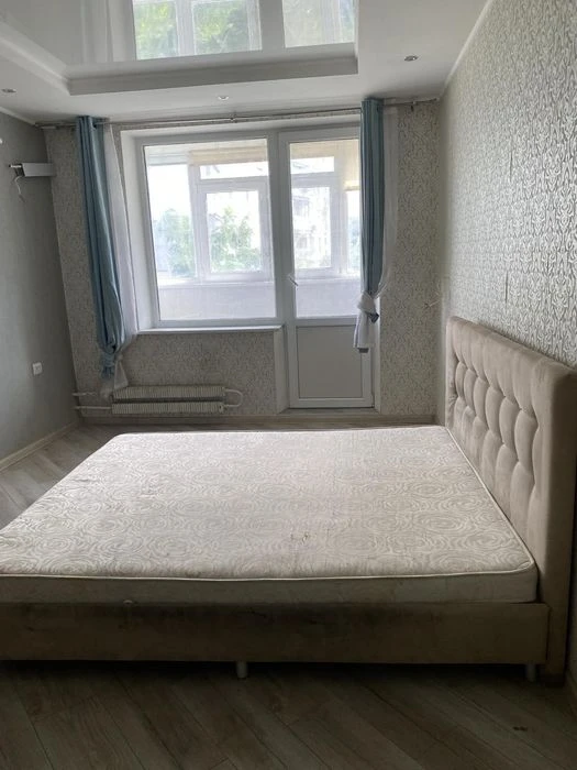 Three-room apartment for sale near Sportivnaya and Metrostroitele metro stations.