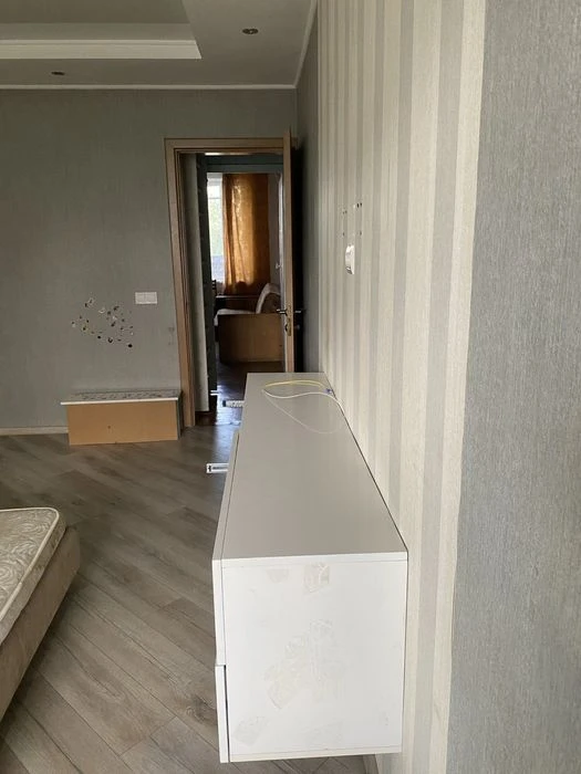 Three-room apartment for sale near Sportivnaya and Metrostroitele metro stations.