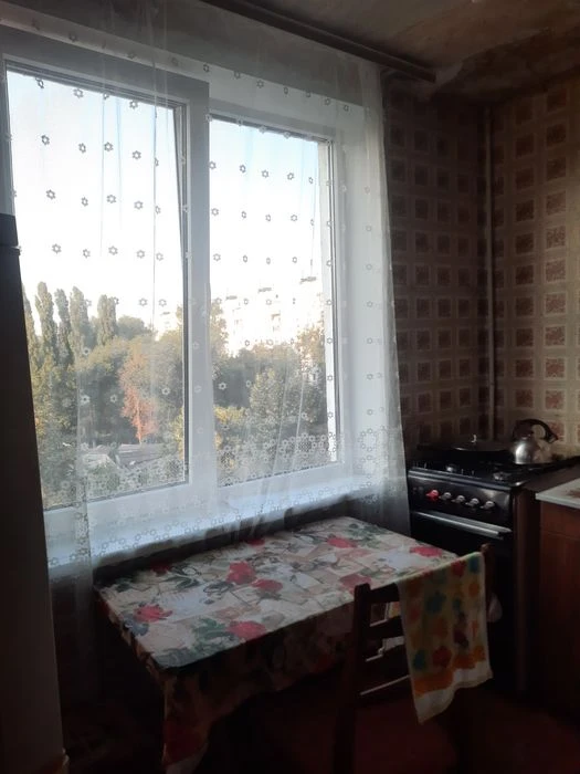 Three-room apartment for sale near Sportivnaya and Metrostroitele metro stations.