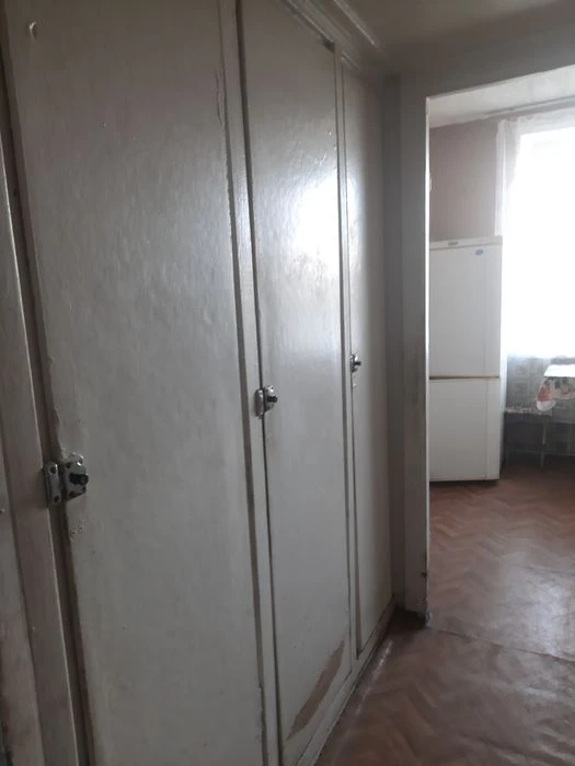 Three-room apartment for sale near Sportivnaya and Metrostroitele metro stations.