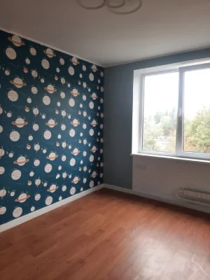 Three-room apartment for sale near Sportivnaya and Metrostroitele metro stations.