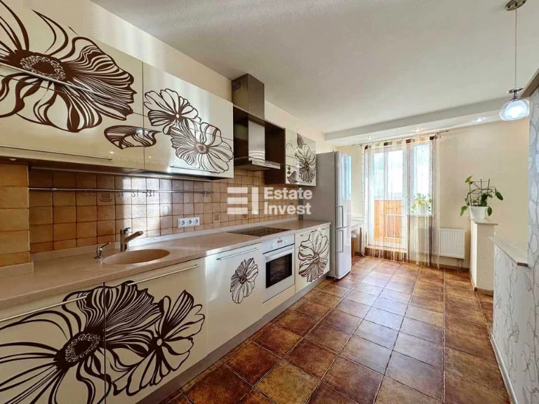 Apartment. Kharkiv, Traktorostudivnyky ave., (94v)