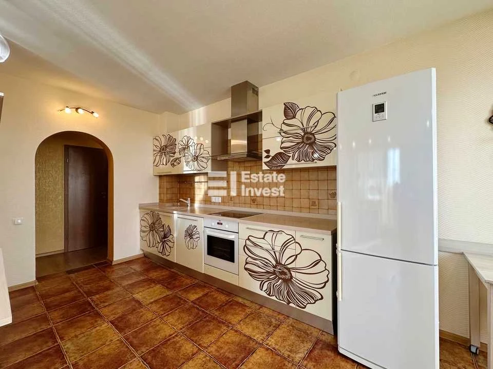 Apartment. Kharkiv, Traktorostudivnyky ave., (94v)