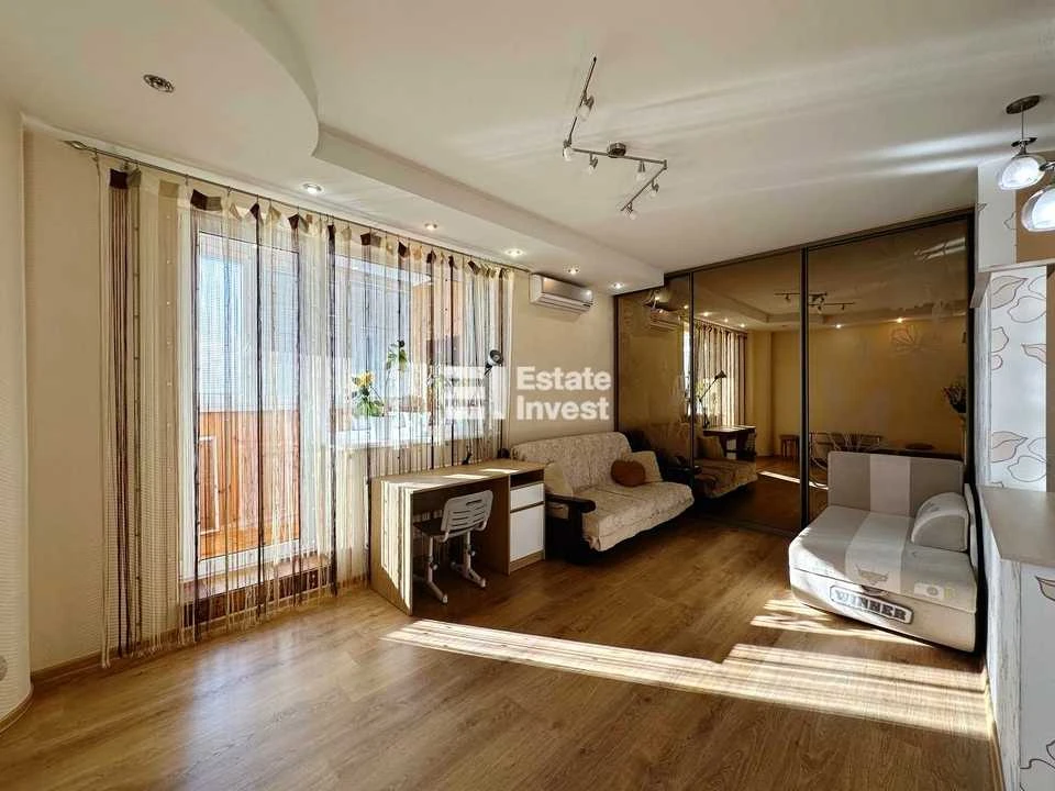 Apartment. Kharkiv, Traktorostudivnyky ave., (94v)