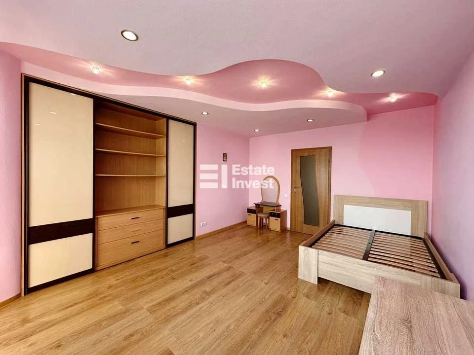 Apartment. Kharkiv, Traktorostudivnyky ave., (94v)