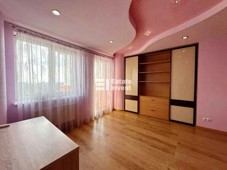 Apartment. Kharkiv, Traktorostudivnyky ave., (94v)