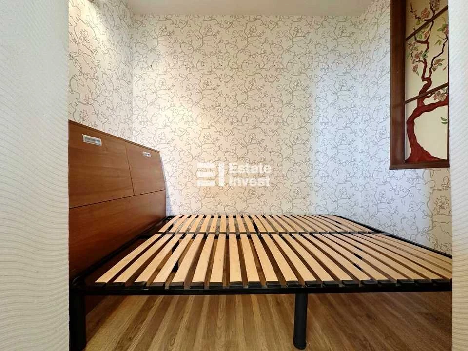 Apartment. Kharkiv, Traktorostudivnyky ave., (94v)