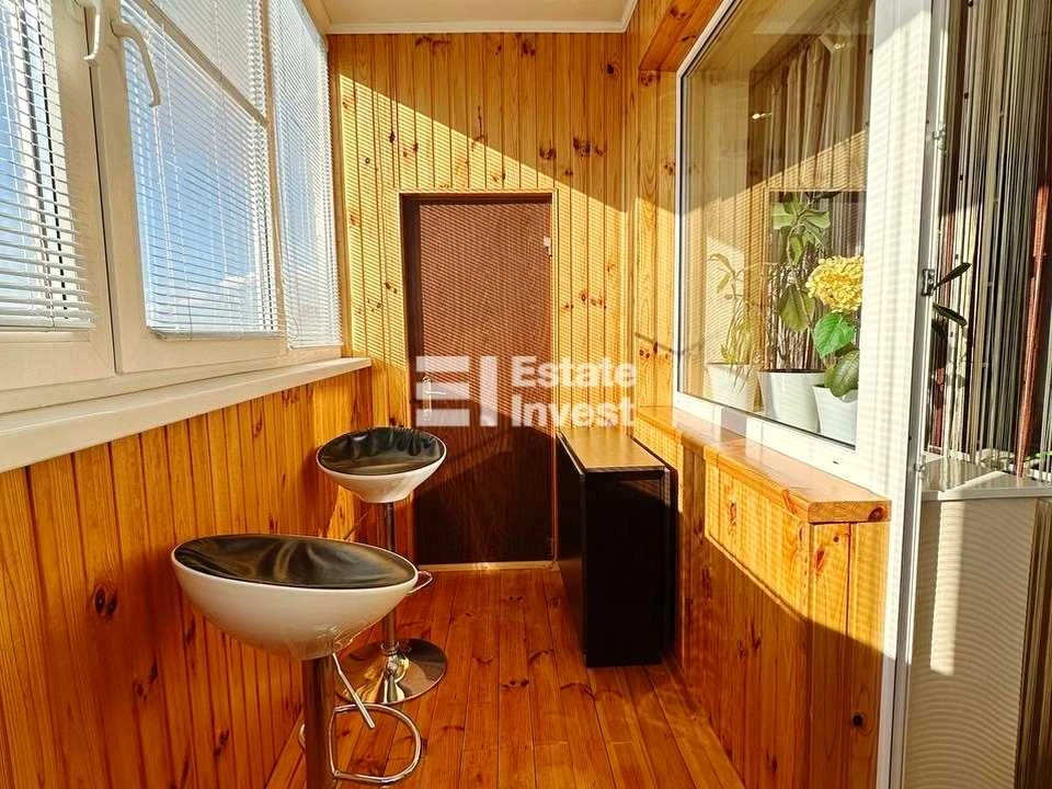 Apartment. Kharkiv, Traktorostudivnyky ave., (94v)