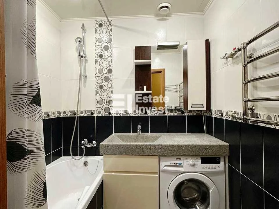 Apartment. Kharkiv, Traktorostudivnyky ave., (94v)