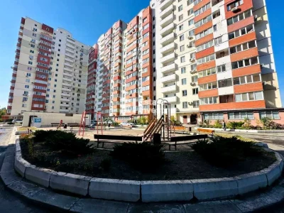 Apartment. Kharkiv, Traktorostudivnyky ave., (94v)