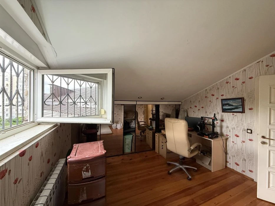 3 rooms, 77.5 m2, Iskrynska St., 33. Uprising Square