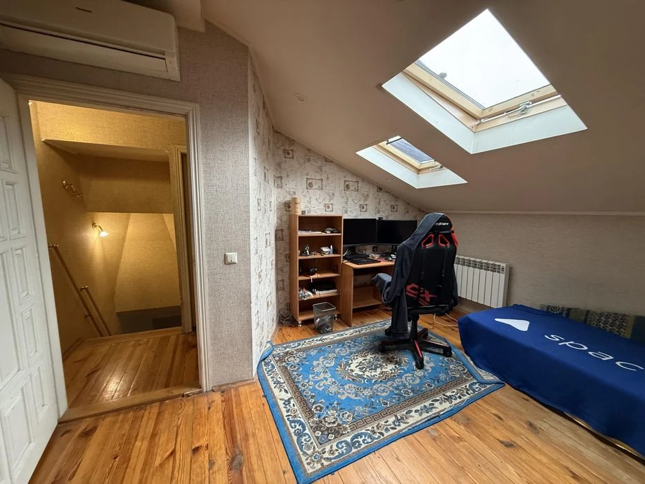 3 rooms, 77.5 m2, Iskrynska St., 33. Uprising Square